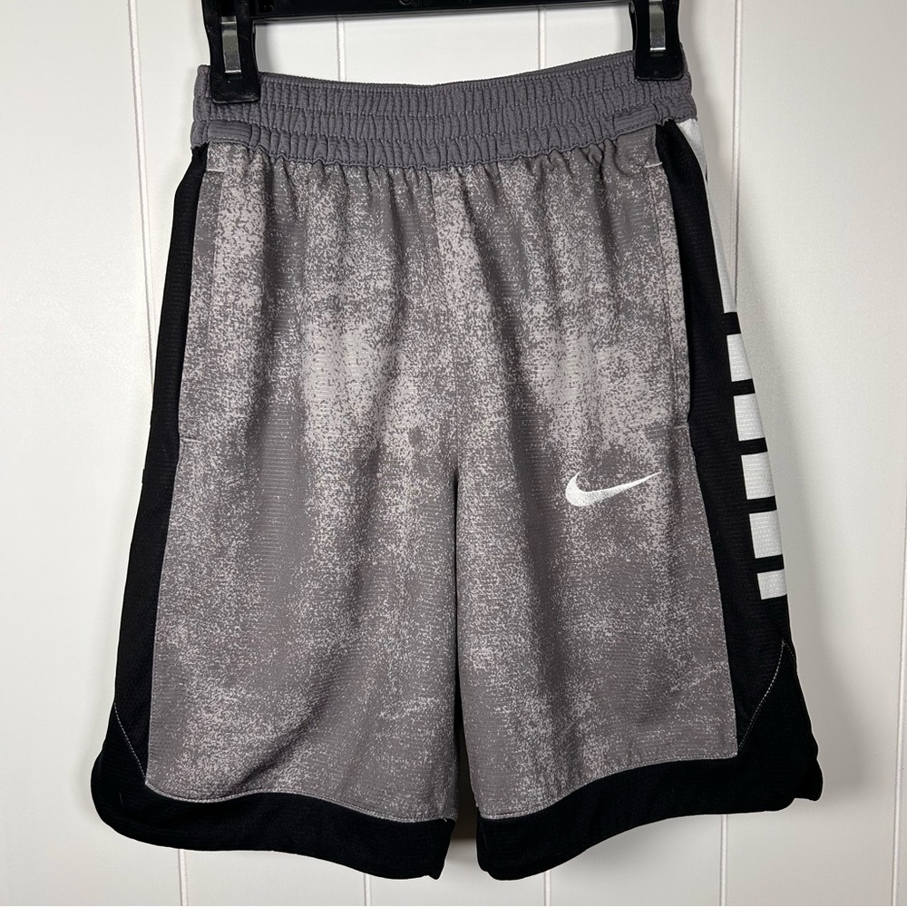 Nike Dri-Fit Boys Basketball Shorts Size Youth Medium